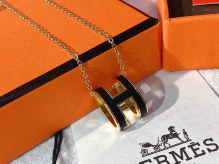 H style Classic High Quality Necklace-Luxeon