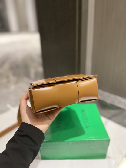 BV Bottega Veneta Cassette Handbags-Luxeon