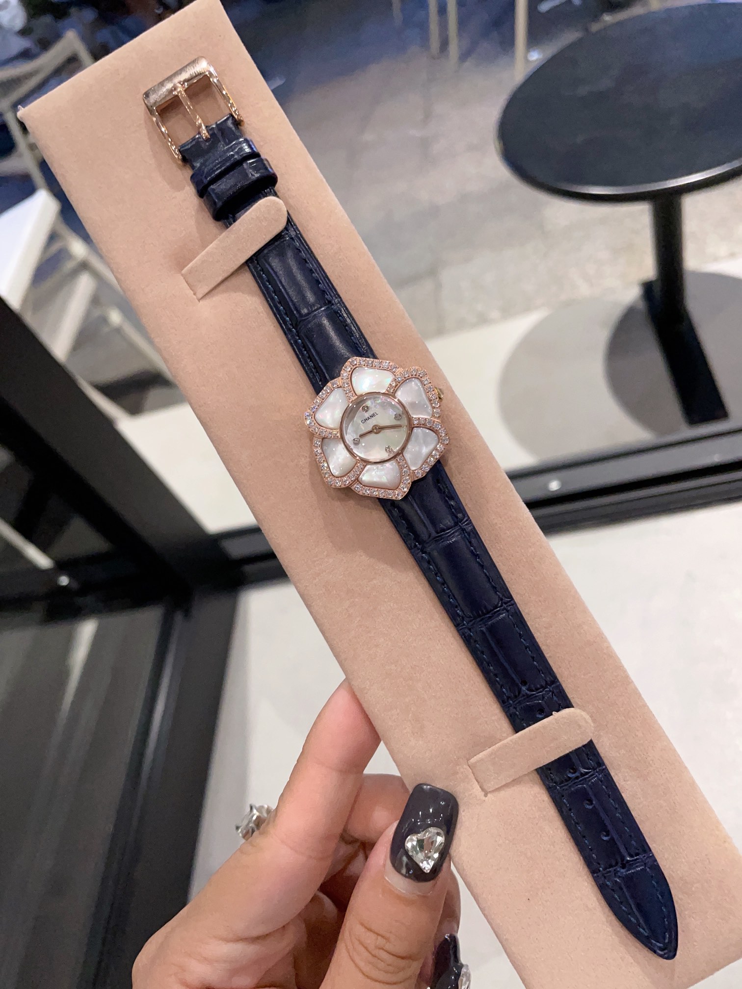 C style Women Watch Cowhide Band Flower Shape Swiss Quartz Movement-Luxeon