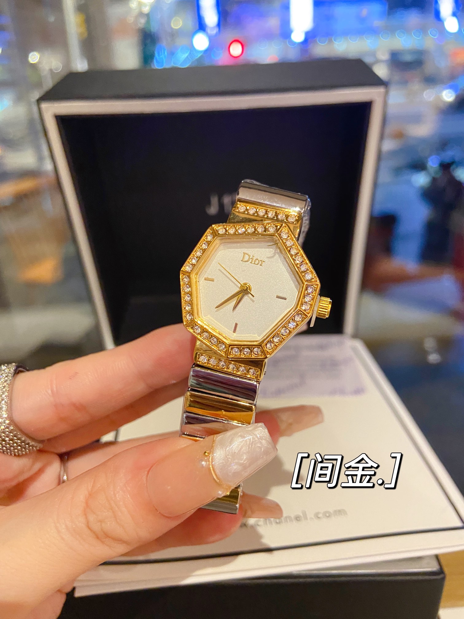 D style Wristwatch Elegant Fashion-Luxeon