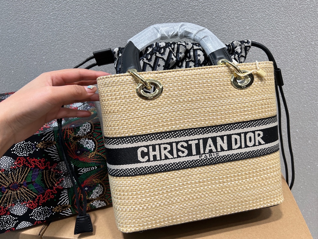 D style Basket Weave Handbags-Luxeon