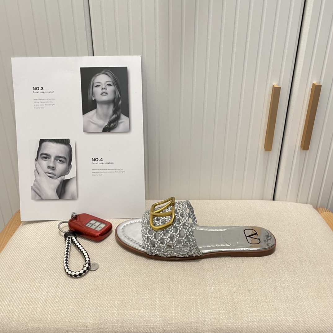 VALENTINO new hollow out slippers-Luxeon