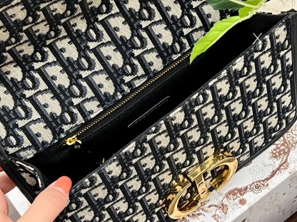 D style Montaigne 30 shoulder bags-Luxeon