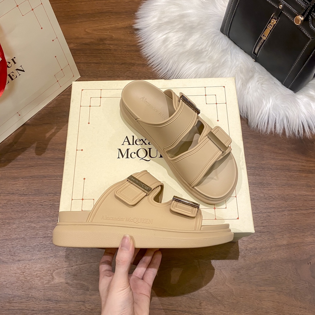 Mcqueen women thick sole sandals-Luxeon