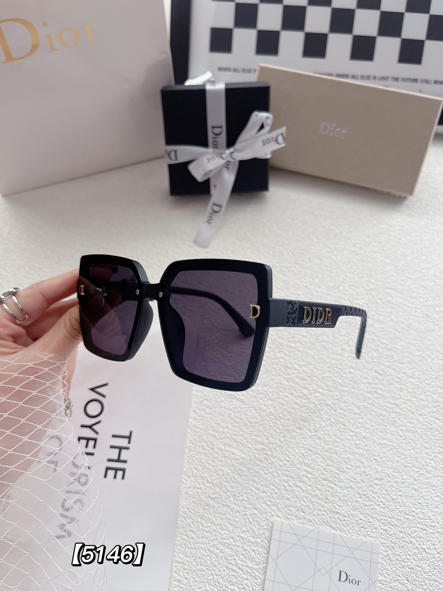 D style fashion women sunglasses-Luxeon