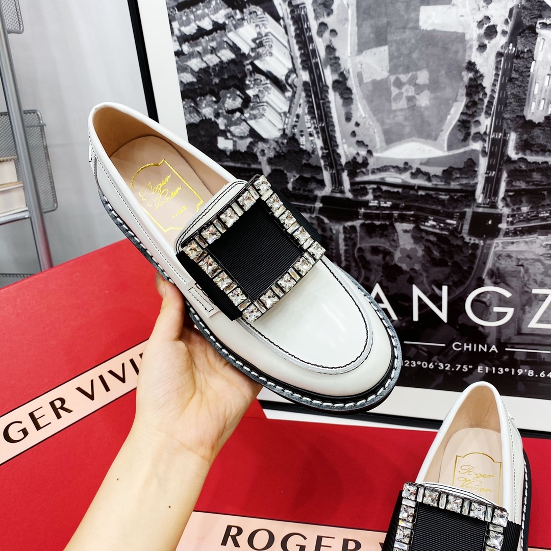 Roger Vivier buckle Mary Jane shoes-Luxeon