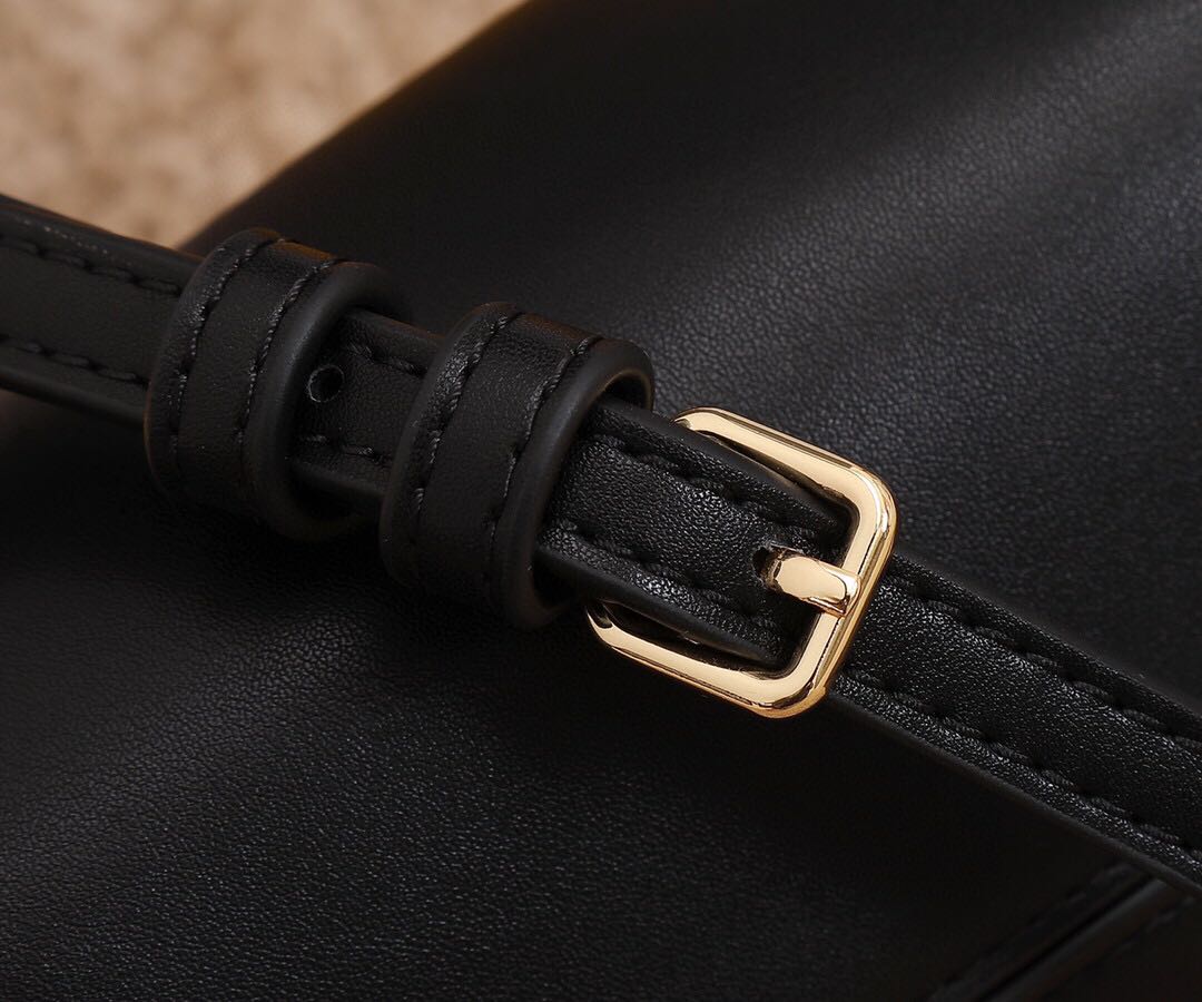 F style Cloud Crossbody Bag-Luxeon
