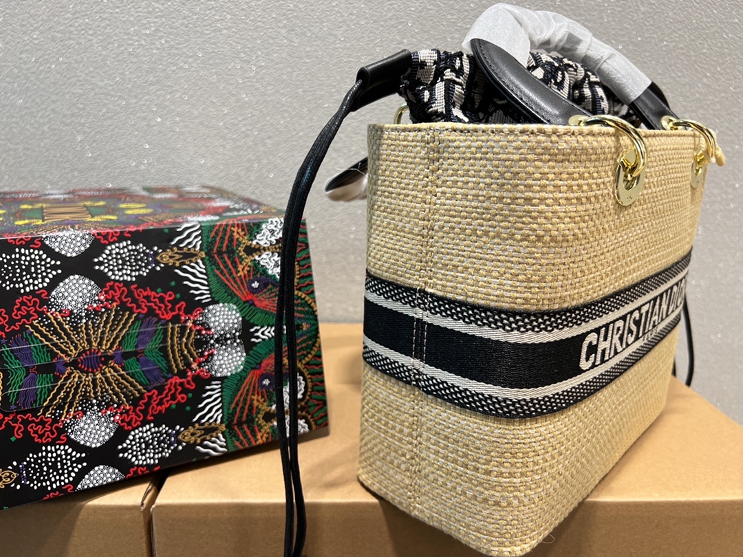 D style Basket Weave Handbags-Luxeon