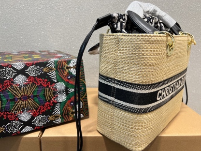 D style Basket Weave Handbags-Luxeon