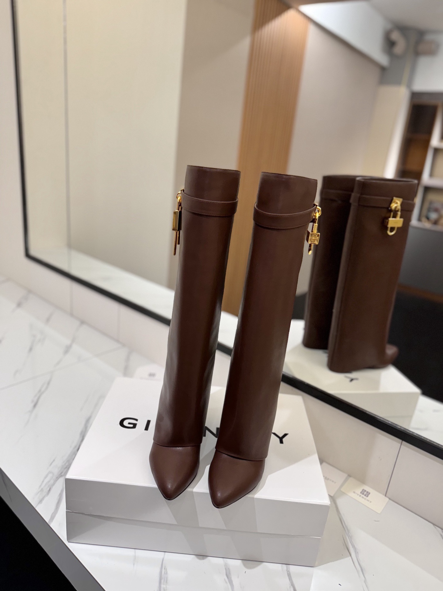 High-heeled buckle boots