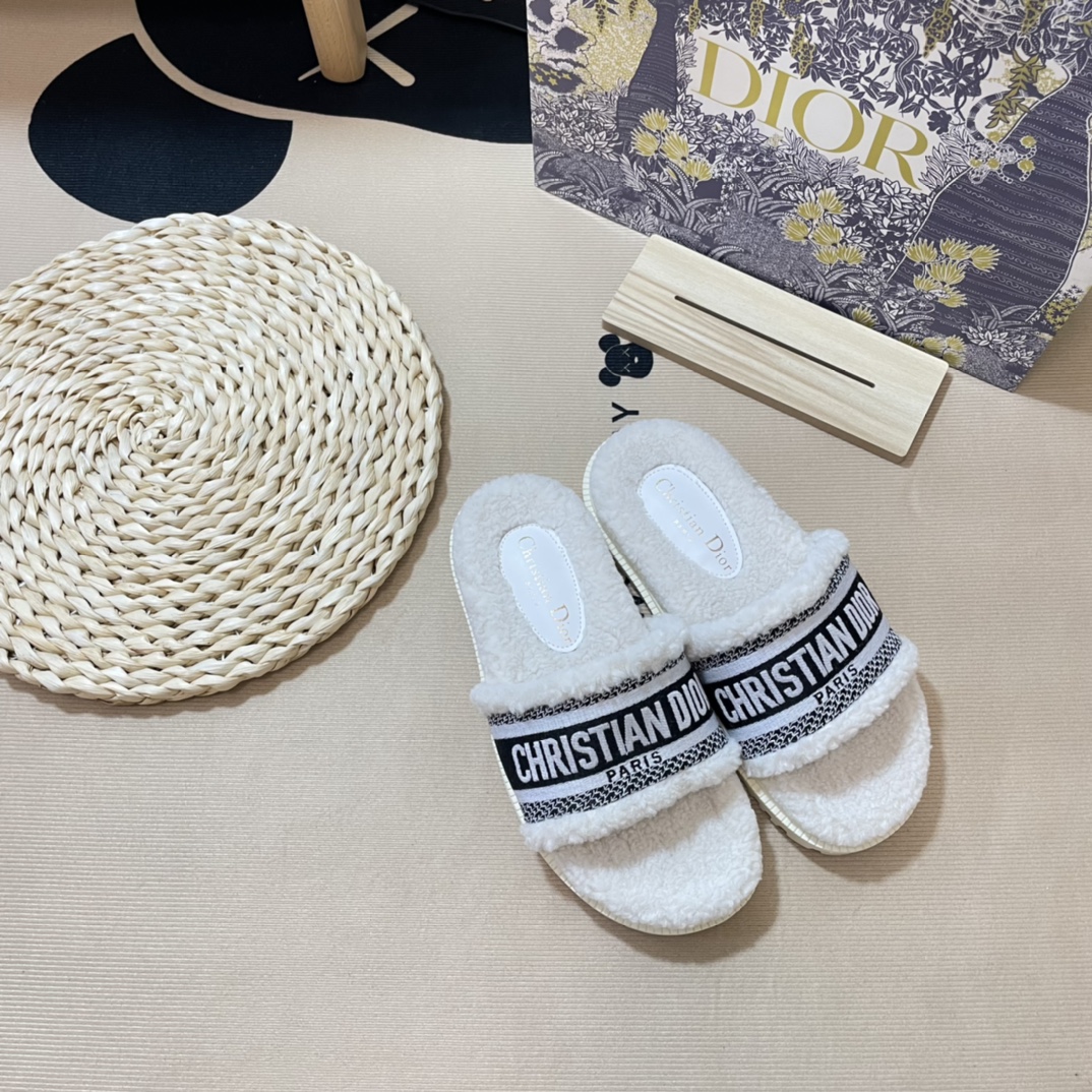 D style Autumn& winter new embroideried wool slippers-Luxeon