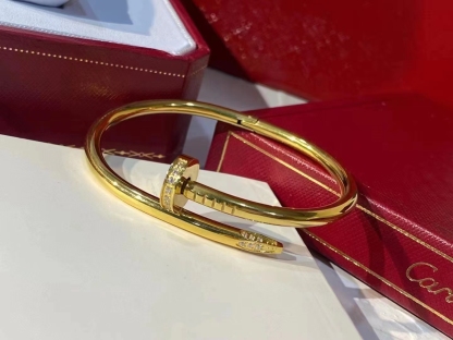 Cartier studded bracelet-Luxeon