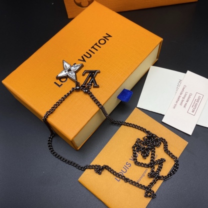 L style New ACC Black Gold Necklace-Luxeon