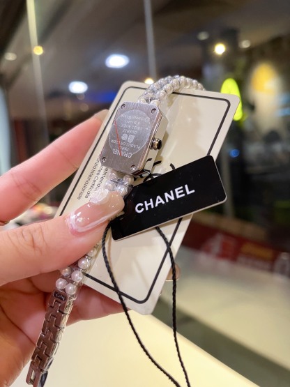 C style Women Pearl Bracelet Watch-Luxeon