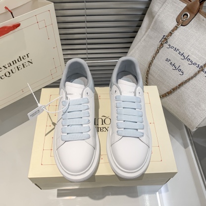 A Style couple white shoes