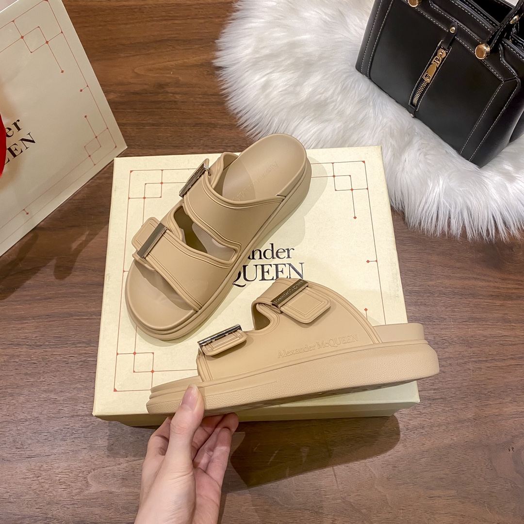 Mcqueen women thick sole sandals-Luxeon
