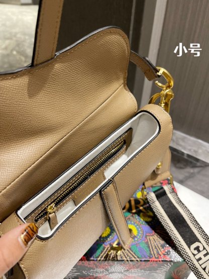 D style saddle handbags-Luxeon