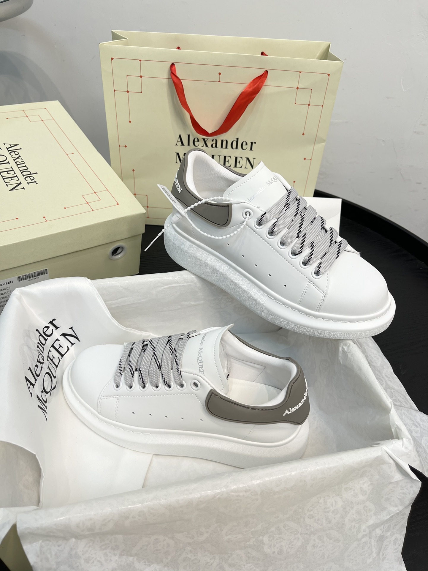 Alexander Mc QUEEN  women sneakers casual shoes-Luxeon