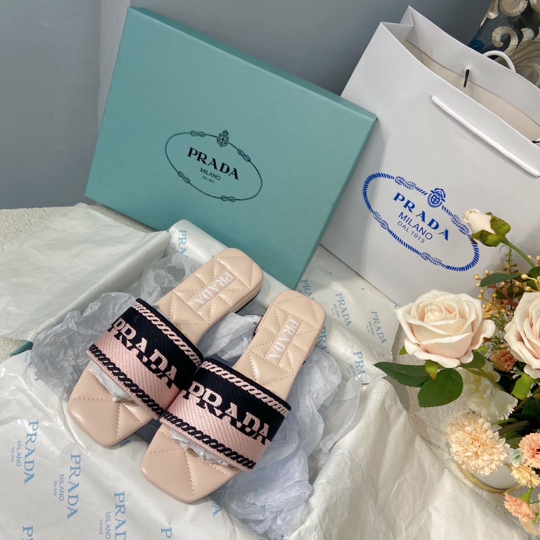 P style three-dimensional embroidery flat slippers-Luxeon