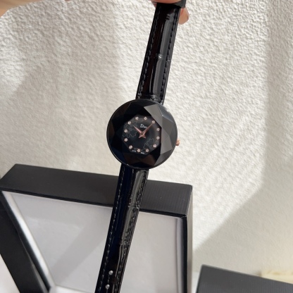 D style Women's Watch Cowhide Strap Quartz Movement-Luxeon