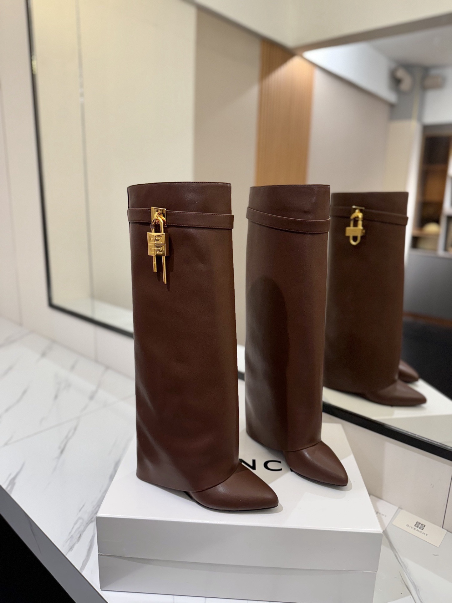 High-heeled buckle boots