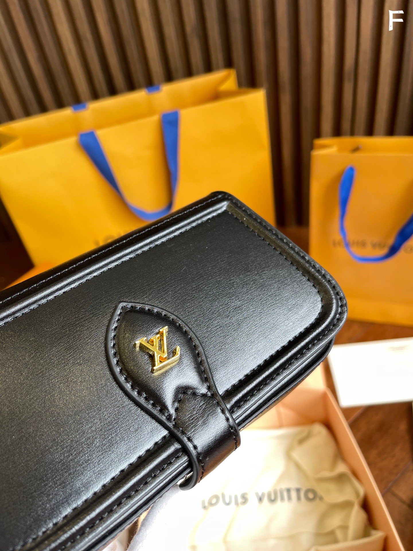 L style . black shoulder bags-Luxeon