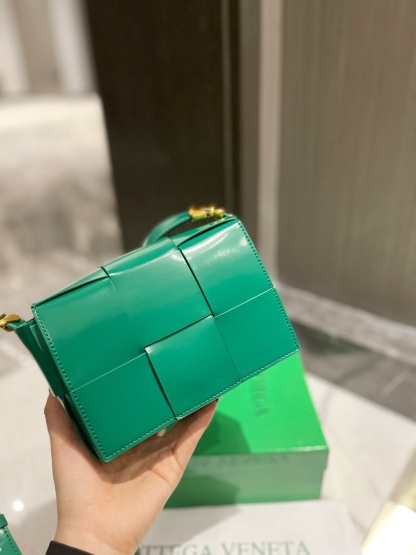BV Bottega Veneta Cassette Handbags-Luxeon