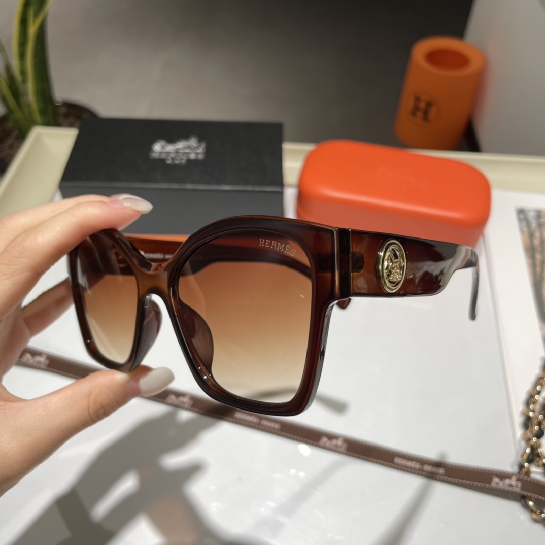 H style Fashion Casual Sunglasses-Luxeon