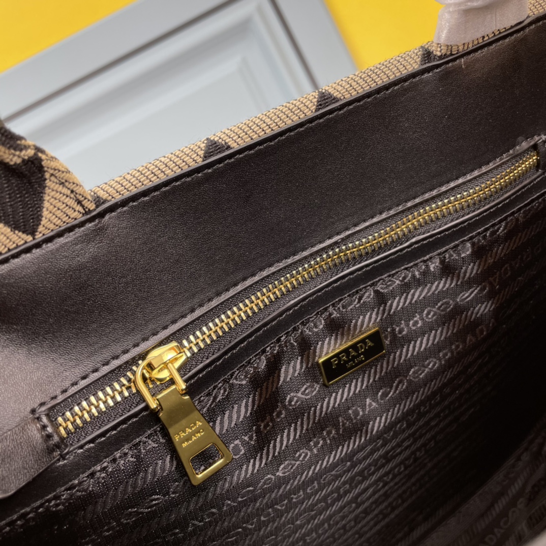 P style handbag-Luxeon