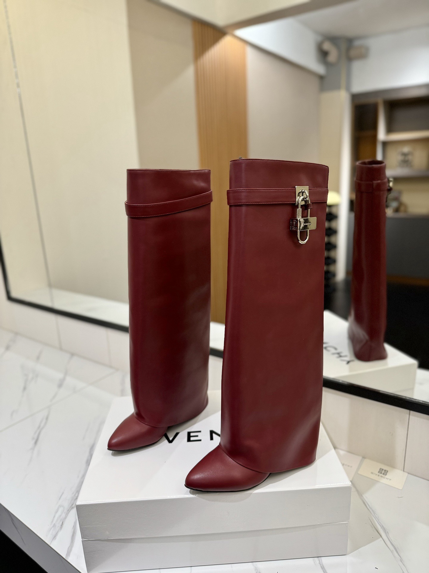 High-heeled buckle boots