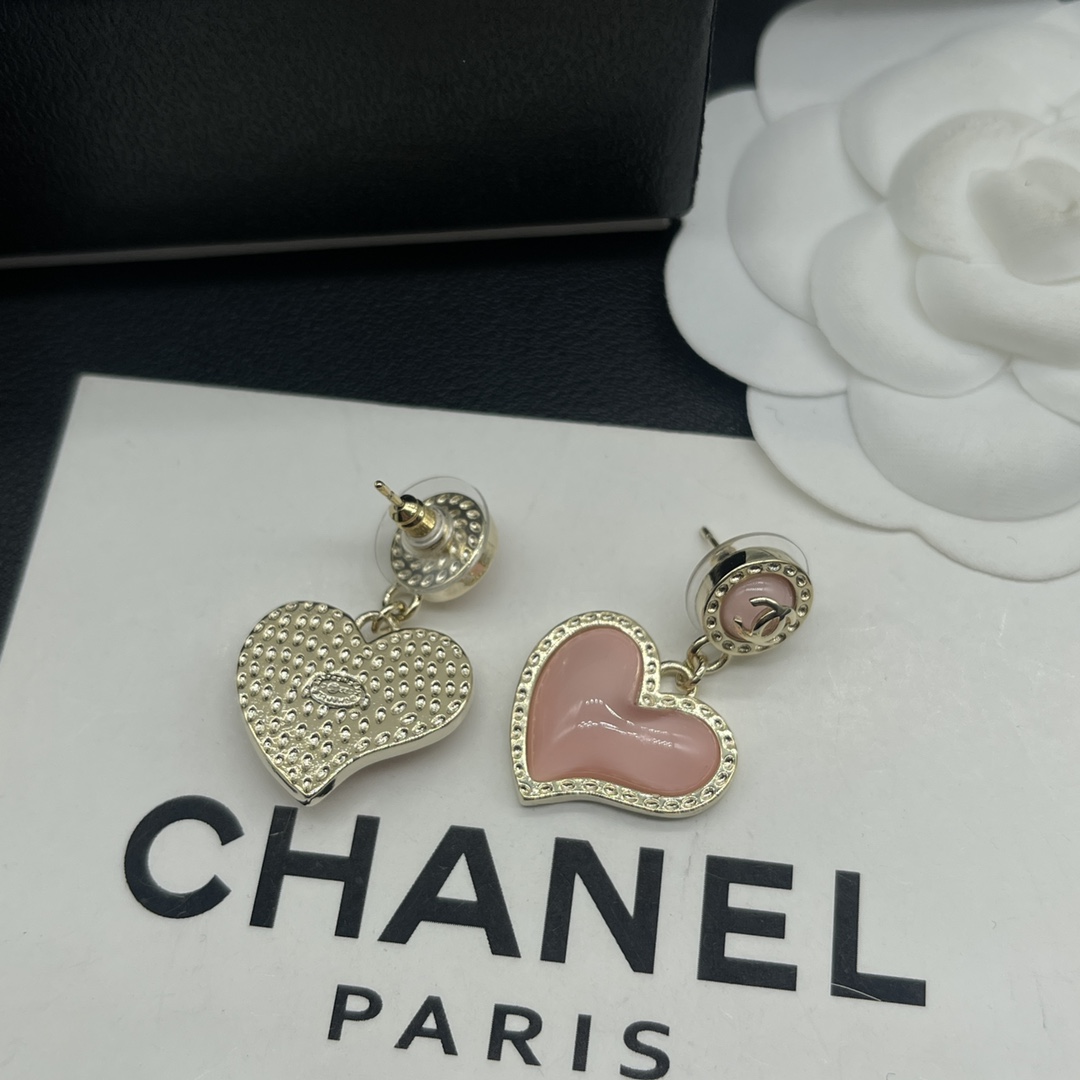 C style heart-shaped stud earrings-Luxeon