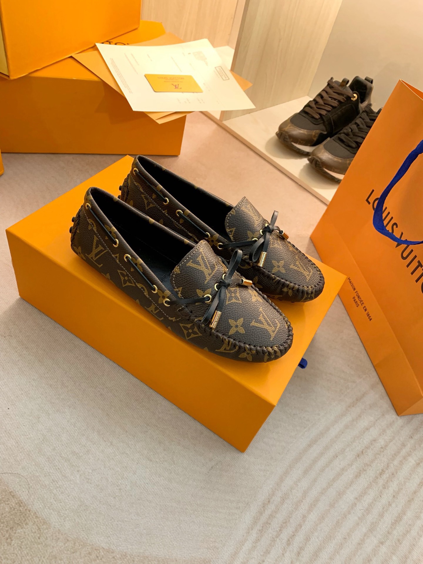 Casual leather shoes