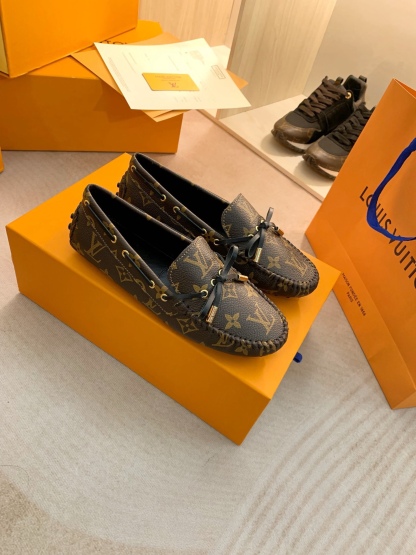 Casual leather shoes