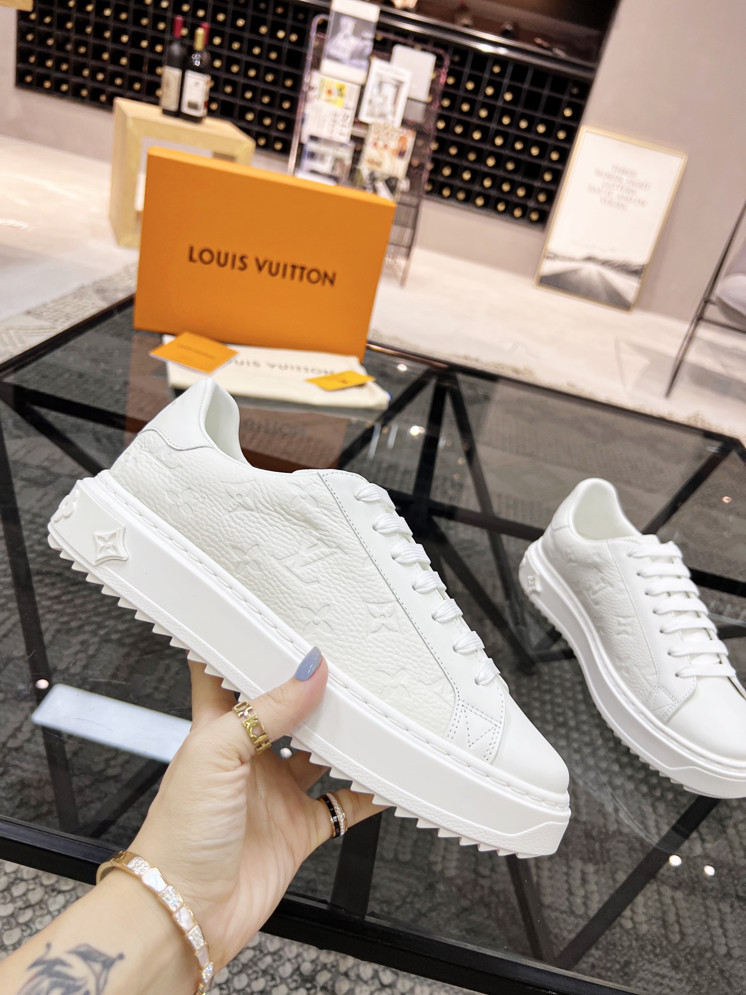 L style trendy women sneakers casual shoes-Luxeon