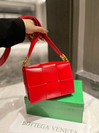BV Bottega Veneta Cassette Handbags-Luxeon
