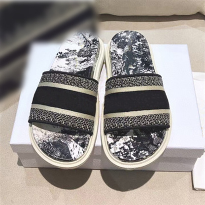 D style Women's Flat Open Toe Slippers-Luxeon