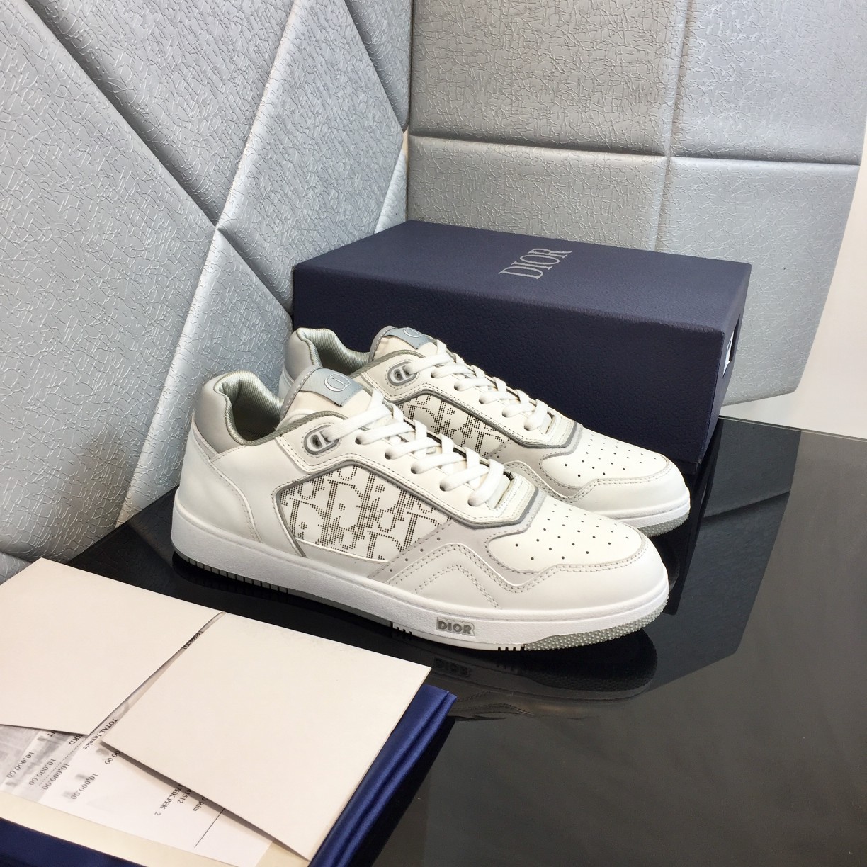 D style Fashion casual sneakers-Luxeon