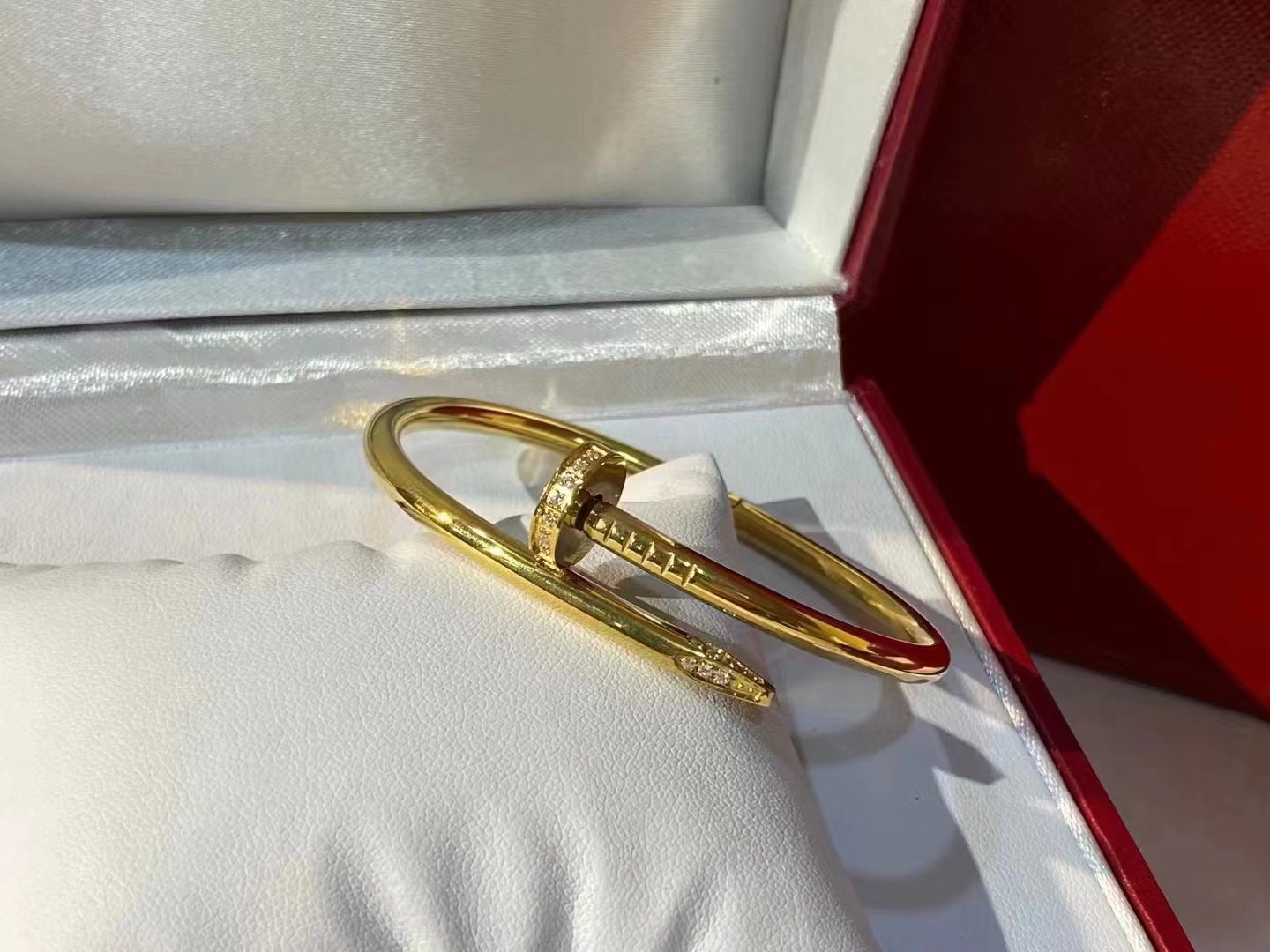 Cartier studded bracelet-Luxeon