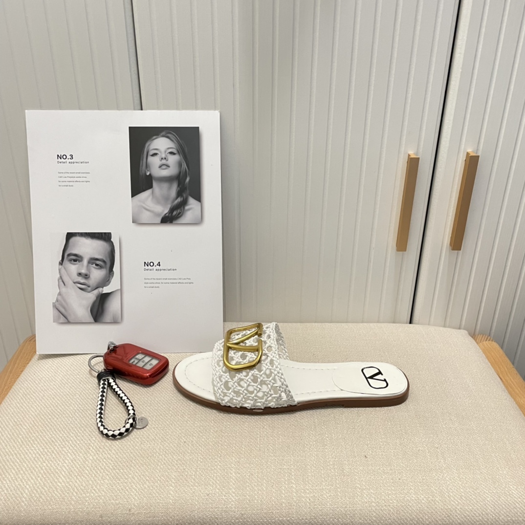 VALENTINO new hollow out slippers-Luxeon