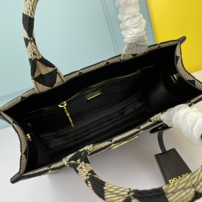 P style handbag-Luxeon