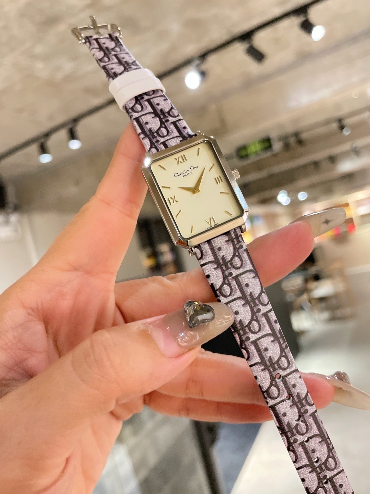 D style Malice Series Classic Vintage Watch 316 Fine Steel Roman Scale Quartz Movement-Luxeon
