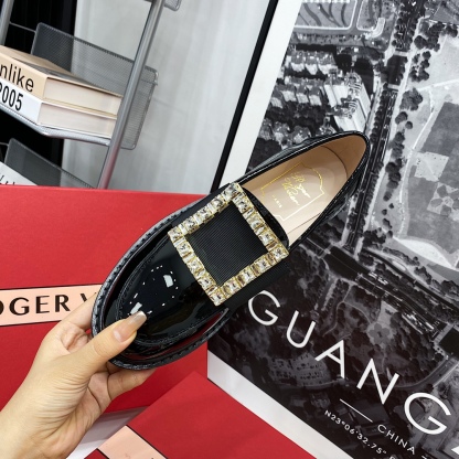 Roger Vivier buckle Mary Jane shoes-Luxeon