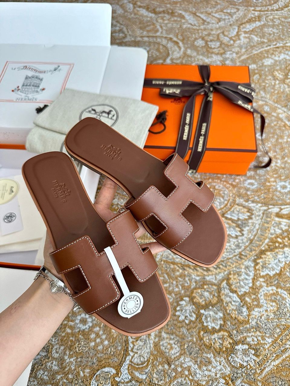 Women H-shaped slippers