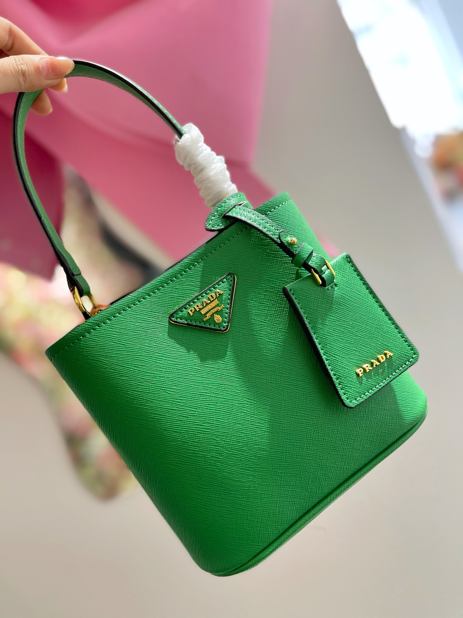 P style Bucket Tote Bags-Luxeon