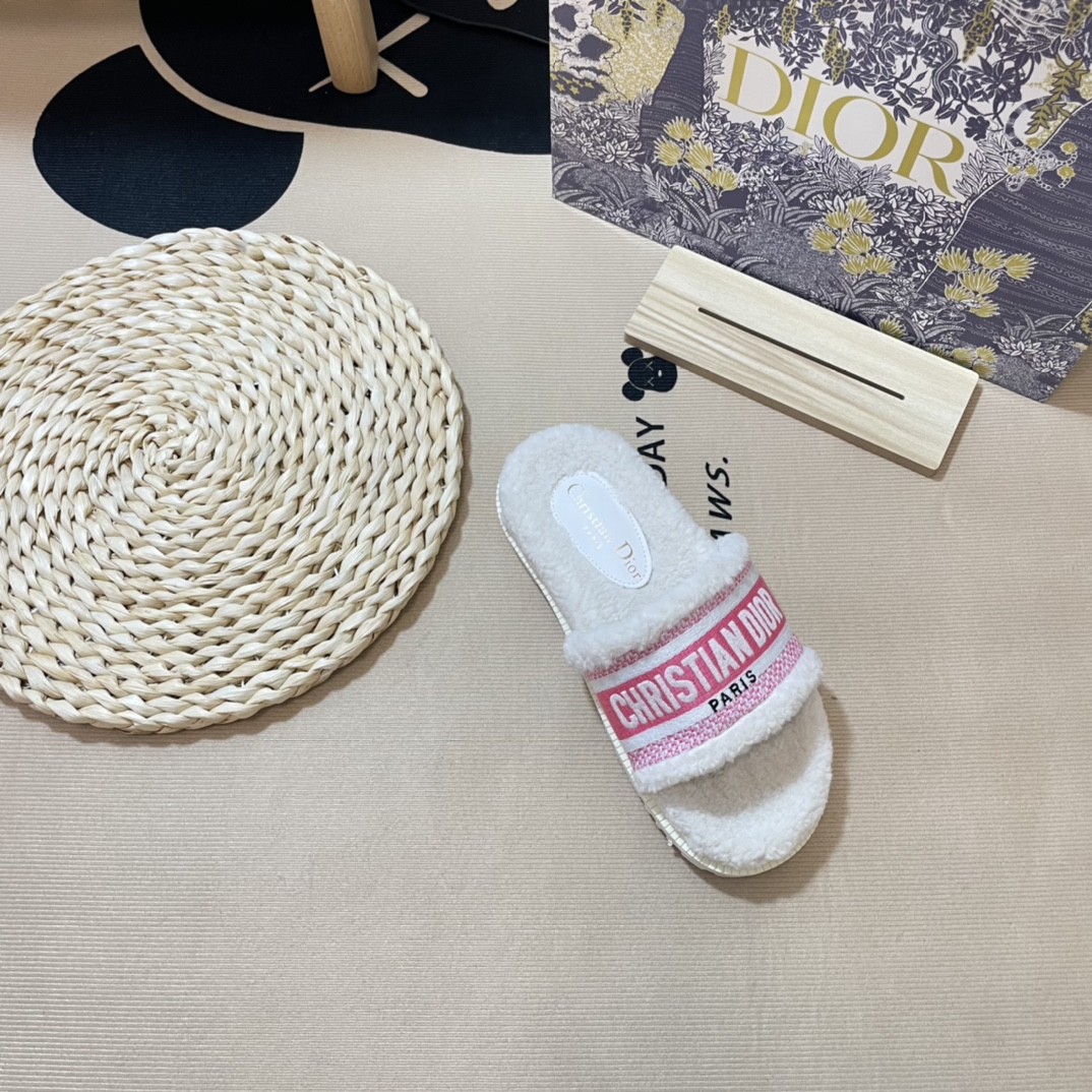 D style Autumn& winter new embroideried wool slippers-Luxeon