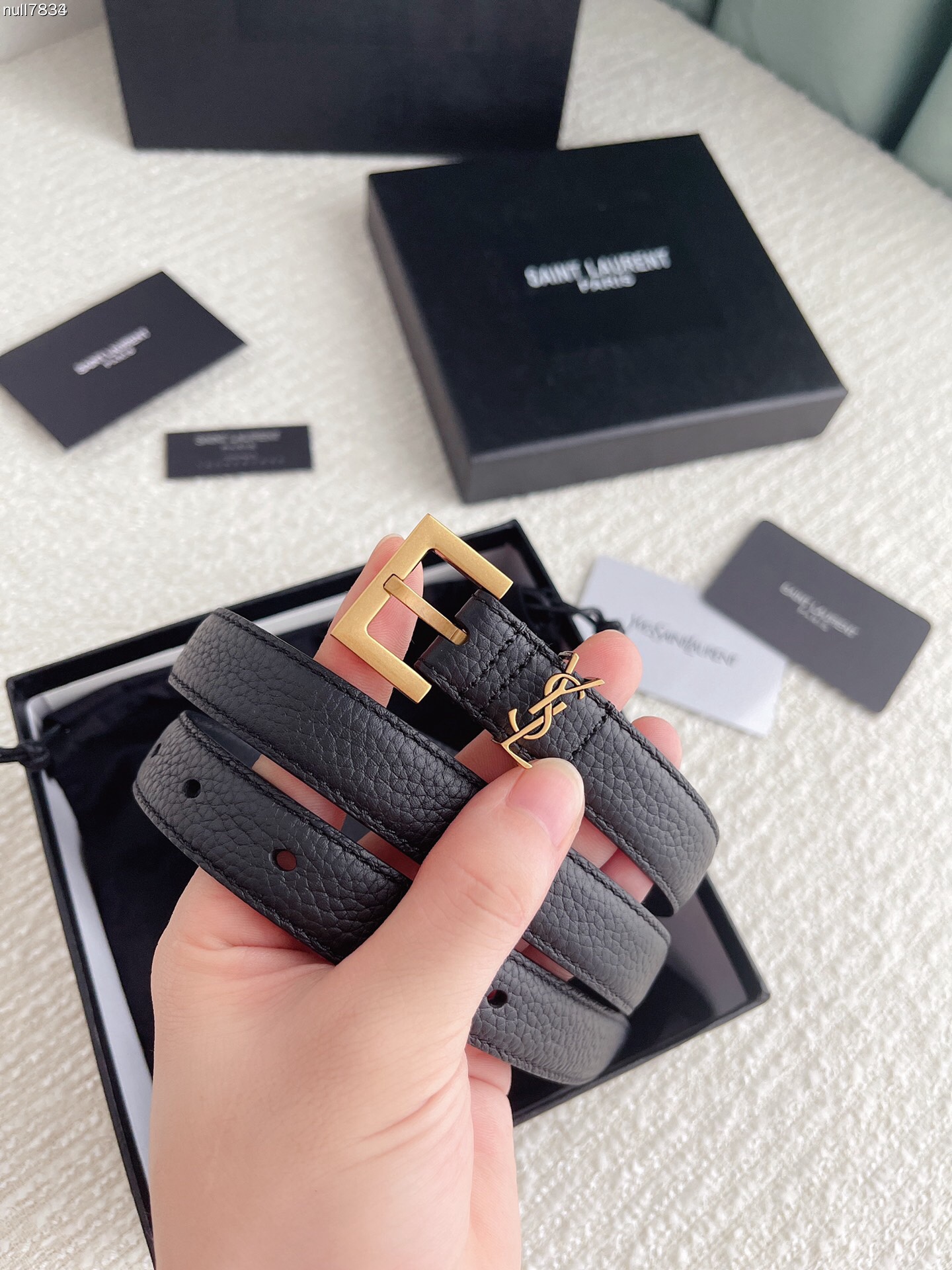 Women belt with a square pin buckle