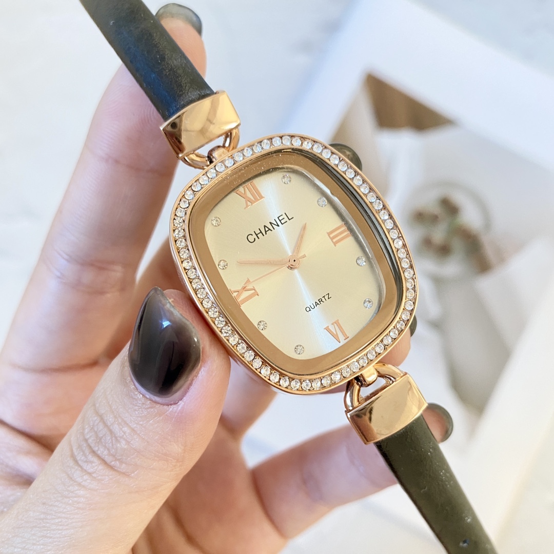 C style Women's Watch Quartz Movement Retro Personality-Luxeon