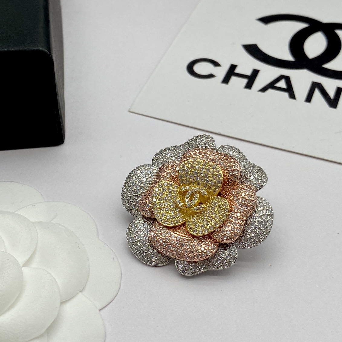 C style New Fashion Brooch-Luxeon