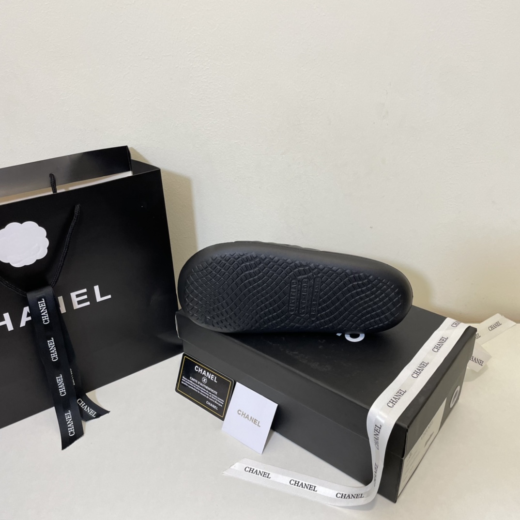 C style Air Bubble Flat Slippers-Luxeon