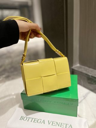 BV Bottega Veneta Cassette Handbags-Luxeon